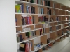 boekenkast-met-eiken-schotten